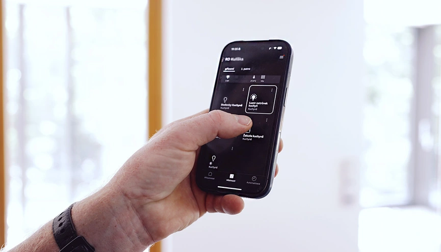 Ovlání světel mobilem