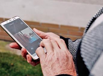 Ovládání domácího videotelefonu v aplikaci na mobilním telefonu